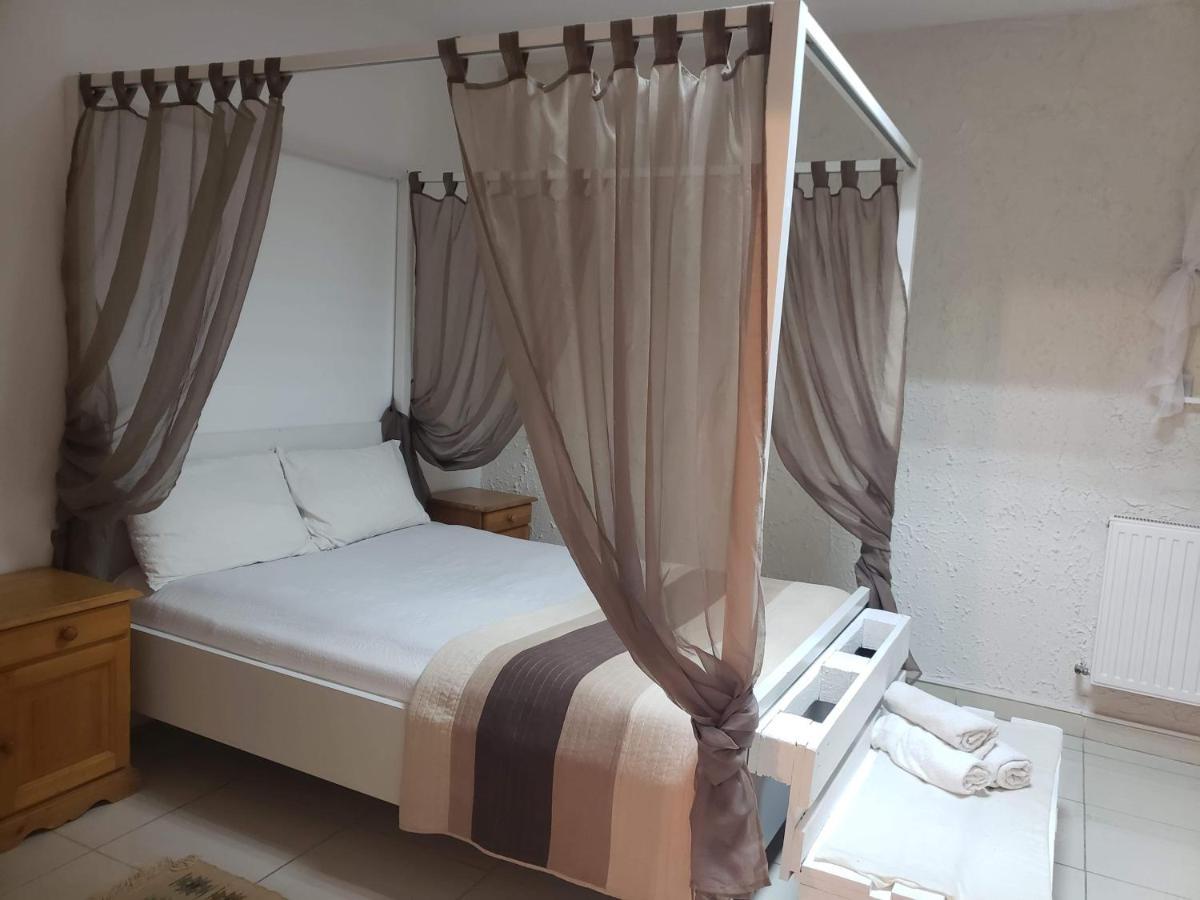 Aqua Apartman Сату-Маре Екстер'єр фото