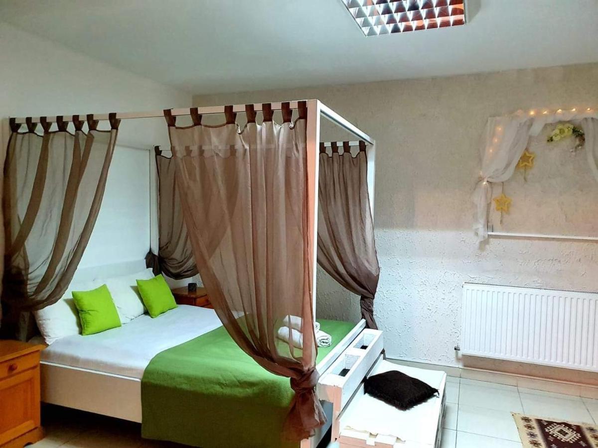 Aqua Apartman Сату-Маре Екстер'єр фото