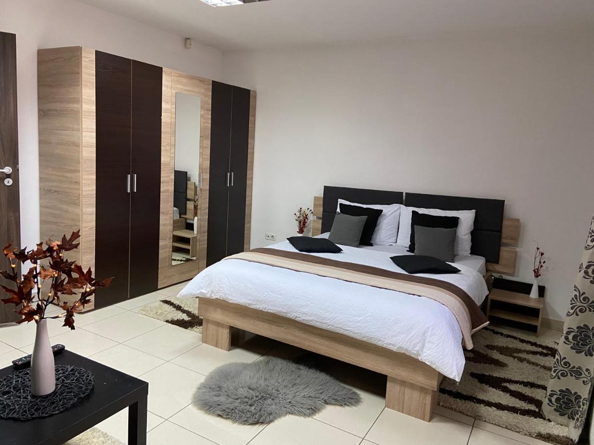 Aqua Apartman Сату-Маре Екстер'єр фото
